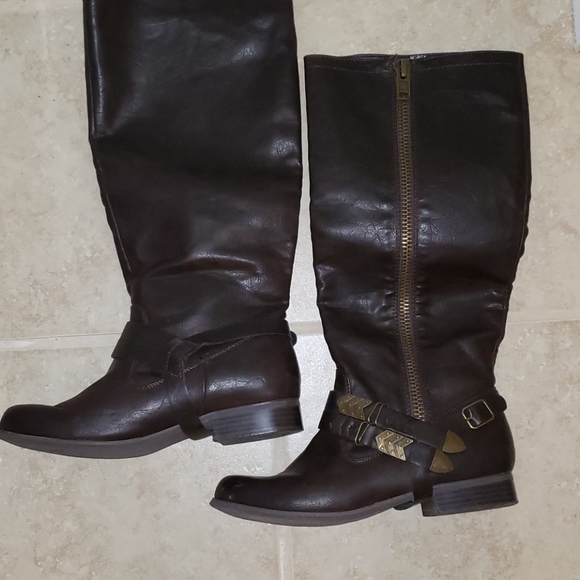 Mercy boots MOVING SALE!!!! - Picture 4 of 11